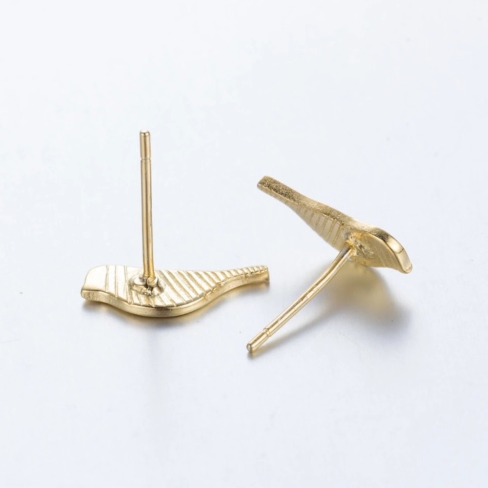NEW!๐๐ADORABLE!๐LITTLE๐GOLDEN BIRD๐STUDS!๐๐ - Picture 5 of 8